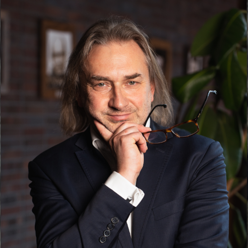 dr hab. Dariusz Szostek